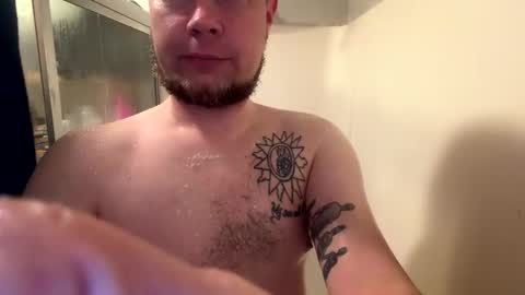 Snapshot of daddycam33 chatting on April 22, 12:24 am DaddyCam33 online show from April 22, 12:24 am