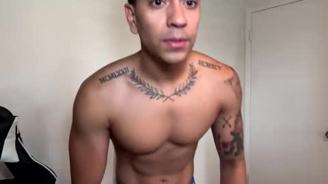 Snapshot of daddyfit95 chatting on May 18, 4:57 pm daddyfit95 online show from May 18, 4:57 pm