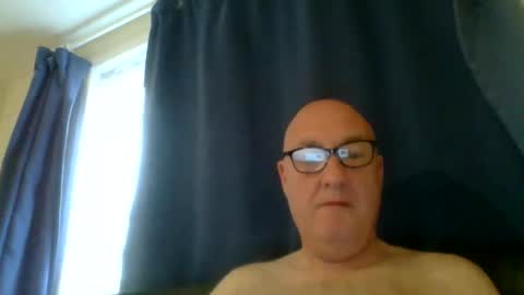 Snapshot of daddyhere4uall6 chatting on October 11, 7:40 am daddyhere4uall6 online show from October 11, 7:40 am