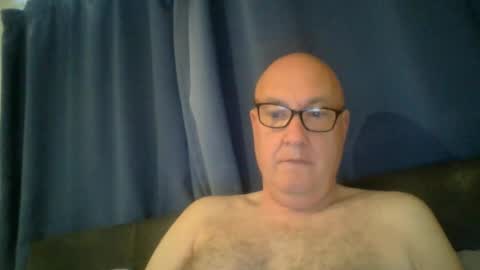 Snapshot of daddyhere4uall6 chatting on October 12, 7:29 am daddyhere4uall6 online show from October 12, 7:29 am