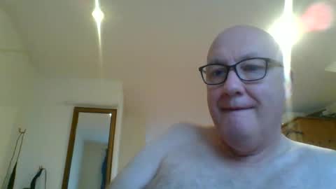 Snapshot of daddyhere4uall6 chatting on October 14, 7:09 am daddyhere4uall6 online show from October 14, 7:09 am