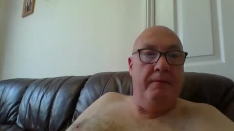 Snapshot of daddyhere4uall6 chatting on October 18, 8:26 am daddyhere4uall6 online show from October 18, 8:26 am