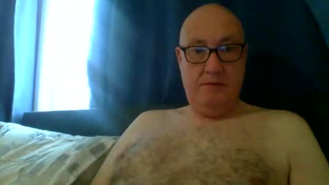 Snapshot of daddyhere4uall6 chatting on October 20, 7:20 am daddyhere4uall6 online show from October 20, 7:20 am
