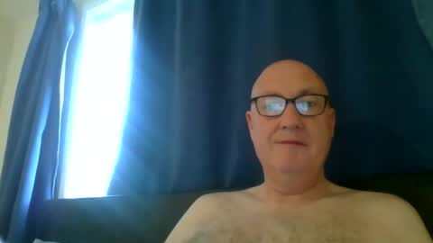 Snapshot of daddyhere4uall6 chatting on October 21, 7:09 am daddyhere4uall6 online show from October 21, 7:09 am