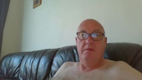 daddyhere4uall8 online show from August 4, 5:43 am