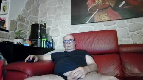Snapshot of daddyhot2 chatting on June 27, 11:10 pm daddyhot2 online show from June 27, 11:10 pm