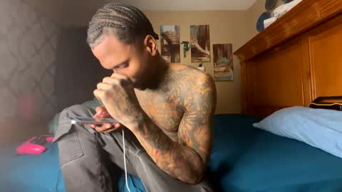 Snapshot of daddyjanimal chatting on December 10, 7:37 am sexy tatted king bbc online show from December 10, 7:37 am