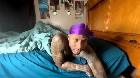 Snapshot of daddyjanimal chatting on December 15, 10:39 am sexy tatted king bbc online show from December 15, 10:39 am