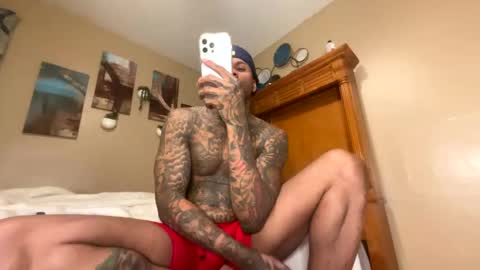 Snapshot of daddyjanimal chatting on October 6, 6:22 am sexy tatted king bbc online show from October 6, 6:22 am