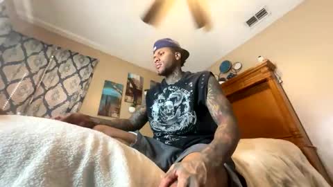 Snapshot of daddyjanimal chatting on October 21, 2:51 pm sexy tatted king bbc online show from October 21, 2:51 pm