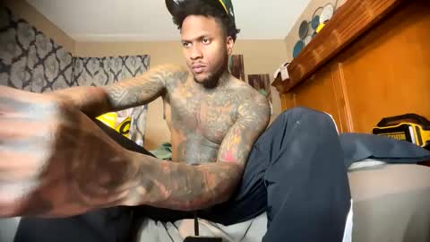 Snapshot of daddyjanimal chatting on November 3, 5:58 pm sexy tatted king bbc online show from November 3, 5:58 pm