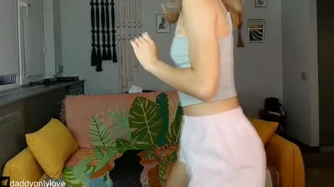Snapshot of daddyonlyloveme chatting on September 15, 8:20 pm Zoe online show from September 15, 8:20 pm