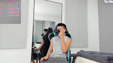 Snapshot of daddyrich4u chatting on October 8, 5:05 am daddyrich4u online show from October 8, 5:05 am