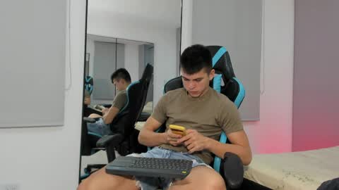 Snapshot of daddyrich4u chatting on May 8, 1:44 am daddyrich4u online show from May 8, 1:44 am