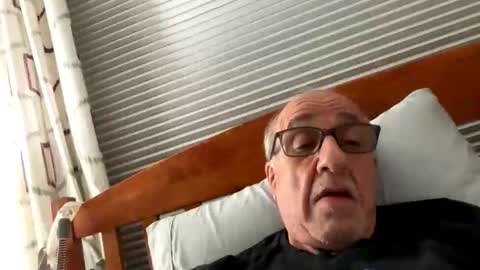 Snapshot of daddyweis chatting on April 28, 2:27 am daddyweis online show from April 28, 2:27 am