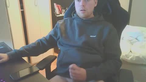 Snapshot of dae5 chatting on October 18, 8:15 am Dae5 online show from October 18, 8:15 am