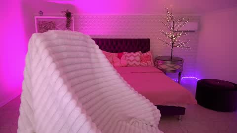 daenerys_daen online show from May 7, 7:03 am