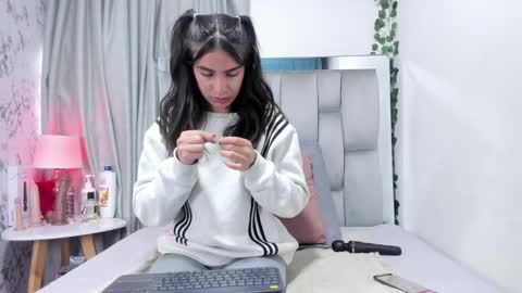 Snapshot of dafne_quenn chatting on September 26, 1:15 pm dafne_quenn online show from September 26, 1:15 pm