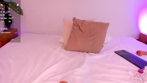 Snapshot of dahiana_cute_ chatting on February 22, 7:34 am Dahiana online show from February 22, 7:34 am