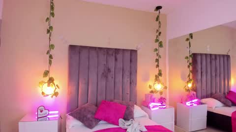 Dahlia online show from September 24, 8:01 pm