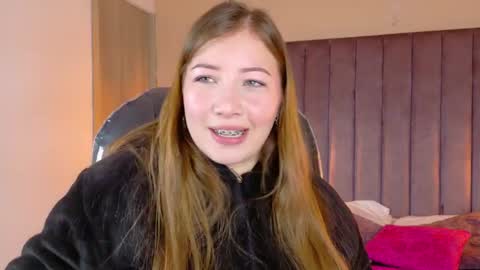 Snapshot of dahlia_rousse chatting on June 10, 5:28 am Dahlia online show from June 10, 5:28 am