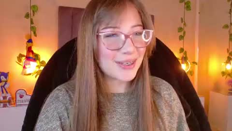 Snapshot of dahlia_rousse chatting on June 24, 6:01 am Dahlia online show from June 24, 6:01 am
