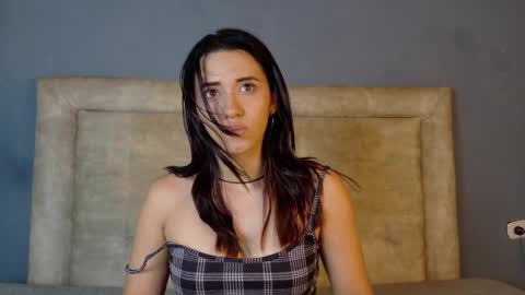 daiisy_kiss online show from April 15, 1:23 am