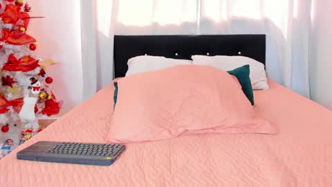 Daila Smith  online show from December 15, 6:04 pm