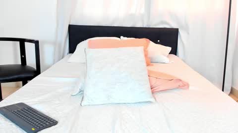 Daila Smith  online show from February 12, 7:45 pm