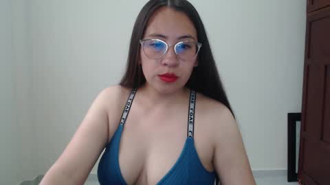 Snapshot of daily_queen19 chatting on May 26, 12:01 pm Carol online show from May 26, 12:01 pm