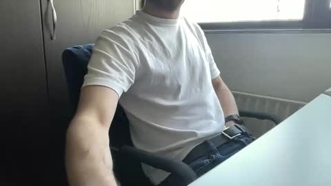 Snapshot of dailybully chatting on February 27, 9:53 am Your daily dose online show from February 27, 9:53 am