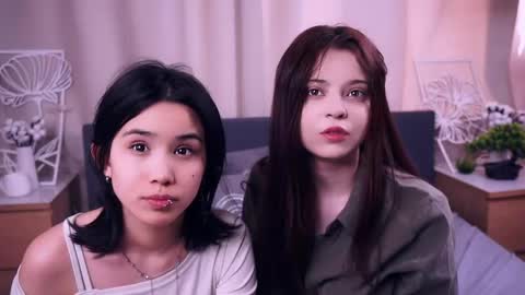Snapshot of dainalargena chatting on May 10, 7:35 am Aoi and Lily best friends online show from May 10, 7:35 am