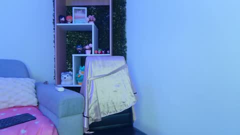 Snapshot of dainty_angel_ chatting on March 3, 12:58 pm Angel online show from March 3, 12:58 pm
