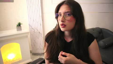 Lauren            online show from April 16, 1:01 pm