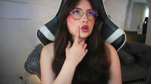 Lauren            online show from April 17, 1:03 pm