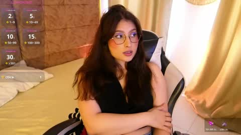 Lauren            online show from April 21, 2:23 pm