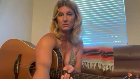 Daisy137 online show from February 16, 8:05 pm