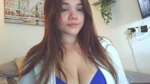 Snapshot of daisy_brown01 chatting on May 4, 2:13 pm Dai my Instagram missdaisy 07 online show from May 4, 2:13 pm