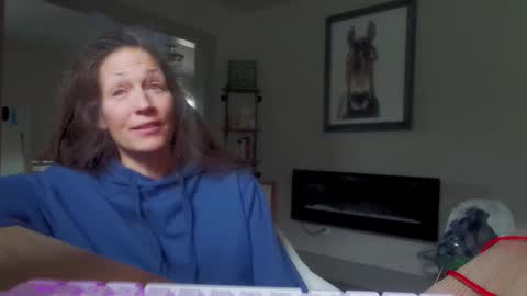 Snapshot of daisy_dove chatting on April 2, 4:26 pm Daisy online show from April 2, 4:26 pm