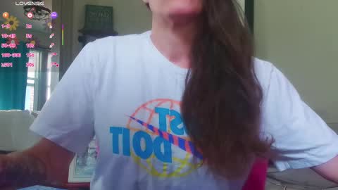 Snapshot of daisy_dove chatting on April 4, 5:43 pm Daisy online show from April 4, 5:43 pm