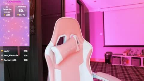 Snapshot of daisydeliciousxx chatting on January 20, 12:28 pm DaisyDeliciousxx online show from January 20, 12:28 pm