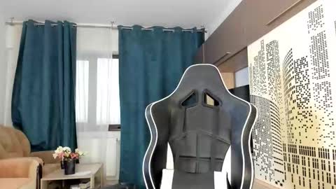 Beatrice online show from December 1, 11:59 am