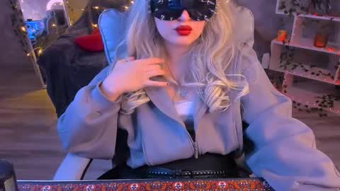 Snapshot of daisyvale chatting on February 19, 2:24 pm Daisy online show from February 19, 2:24 pm