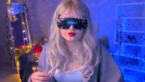 Snapshot of daisyvale chatting on February 20, 1:22 pm Daisy online show from February 20, 1:22 pm