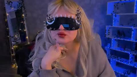 Snapshot of daisyvale chatting on February 22, 1:51 am Daisy online show from February 22, 1:51 am