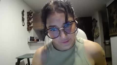 IG  dakotasofiaa online show from December 17, 9:07 am