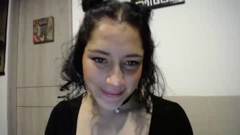 IG  dakotasofiaa online show from December 30, 4:42 am