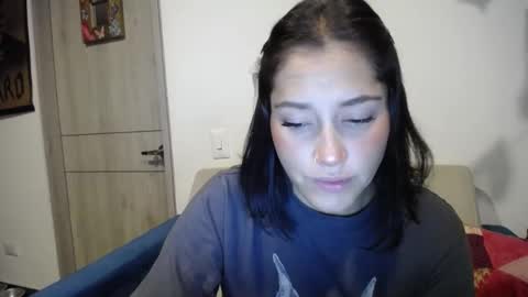 IG  dakotasofiaa online show from February 12, 2:45 am