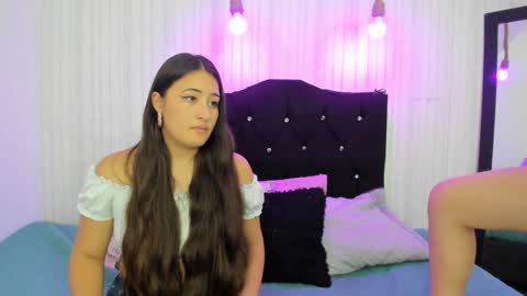 Snapshot of dakota_alice chatting on December 5, 2:53 am Dakota and Valerie online show from December 5, 2:53 am