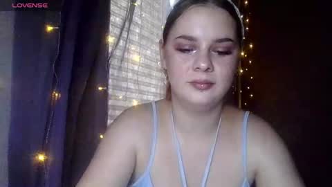 Snapshot of dakota_charm_ chatting on June 27, 10:53 am Dakota online show from June 27, 10:53 am